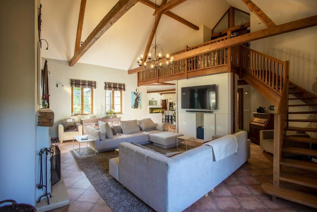 7 Bedroom Secluded Villa Close To Prague Ржичани Экстерьер фото
